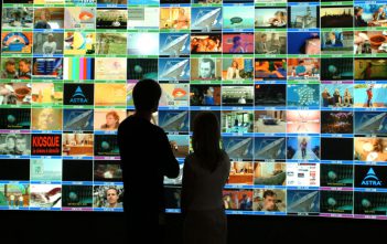 Astra_Monitorwand